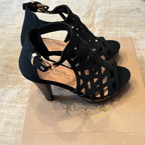 Trends Collection Heeled Sandals - Picture 2 of 5